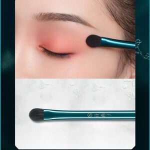 FLORASIS Eyeshadow Blending Brush New in Box